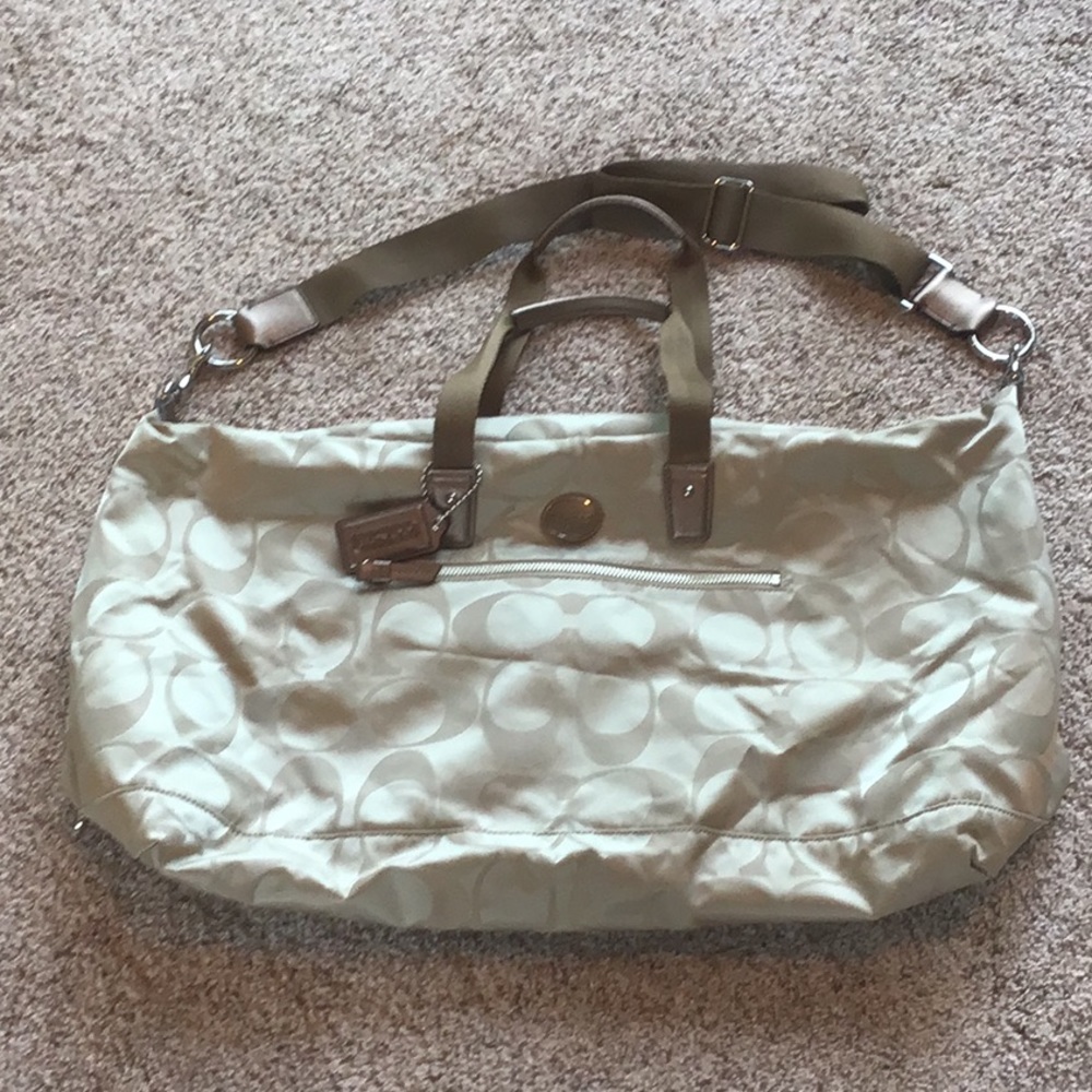 Beautiful New Coach Weekender Signature Light Duffle Bag